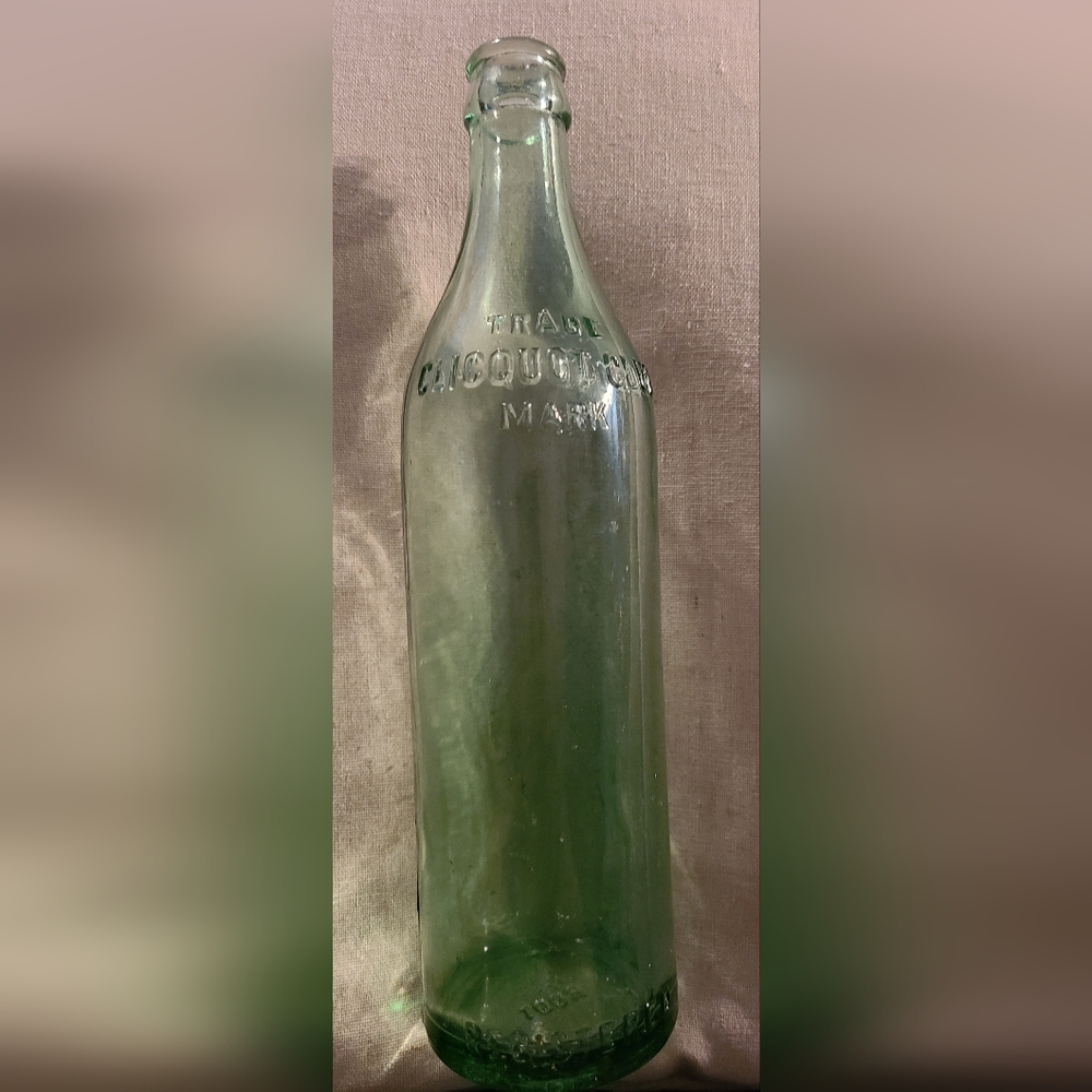 VINTAGE CLICQUOT CLUB TRADE MARK SODA BOTTLE Aqua Embossed Blue